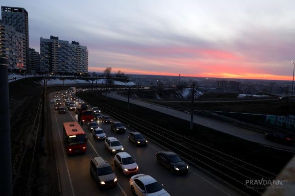 Автомобилисты попали в девятибалльные пробки в Нижнем Новгороде