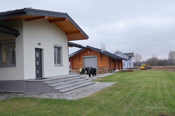 Многодетным семьям хотят выплачивать миллион рублей вместо бесплатного участка