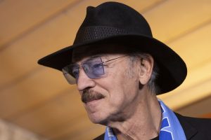 Михаил Боярский отметит свой юбилей шампанским с коллегами после спектакля