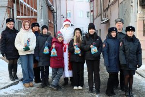Нижегородские полицейские передали новогодние подарки детям коллег из&nbsp;ДНР