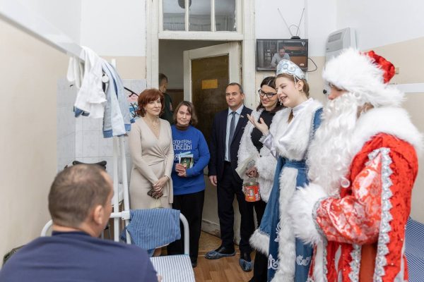 Волонтёры Победы поздравили пациентов военного госпиталя с Новым&nbsp;годом