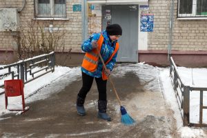 Как должны убирать снег во дворах