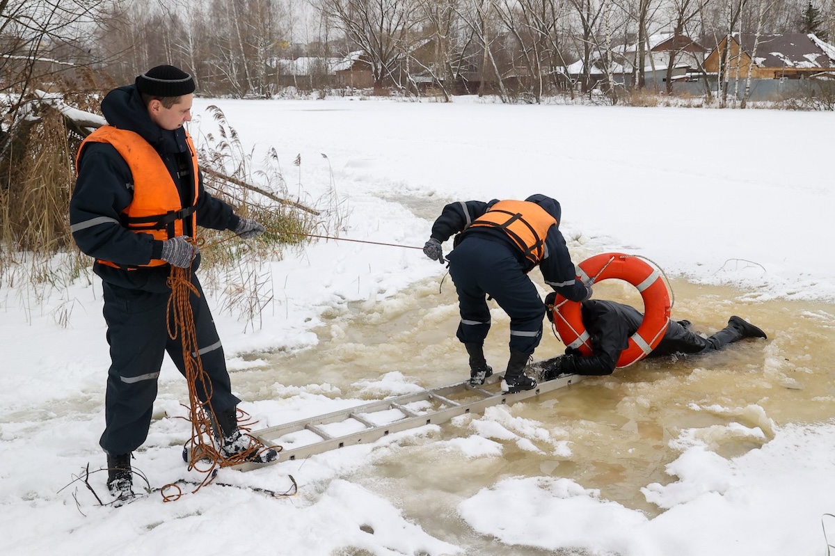 Водоемы даже в сильные морозы представляют большую опасность