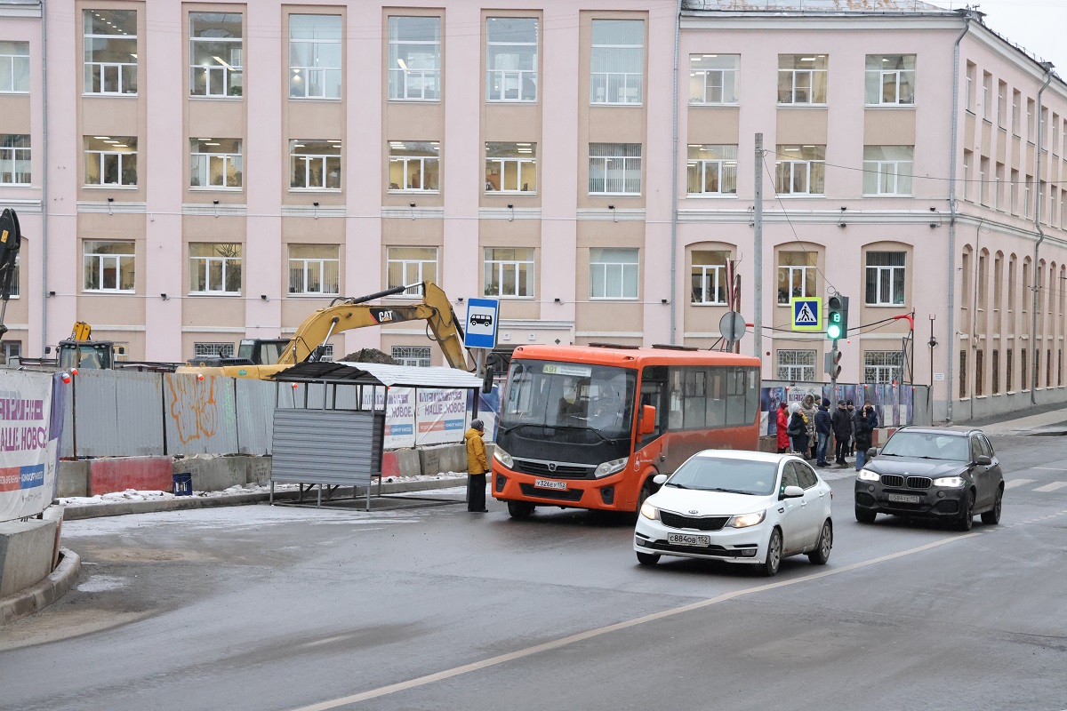 Остановки для автобусов и электробусов установили на площади Свободы