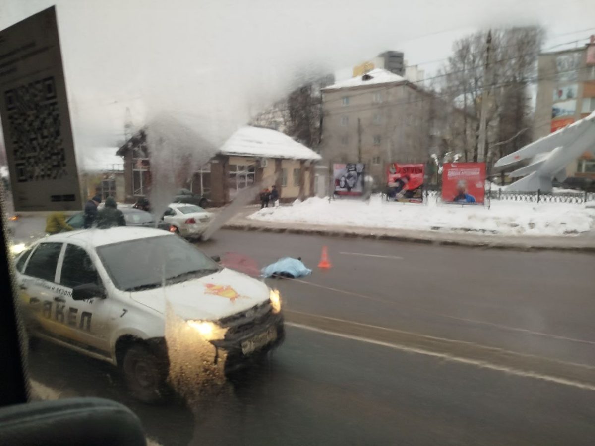 Пенсионера насмерть сбили на пешеходном переходе на улице Ванеева