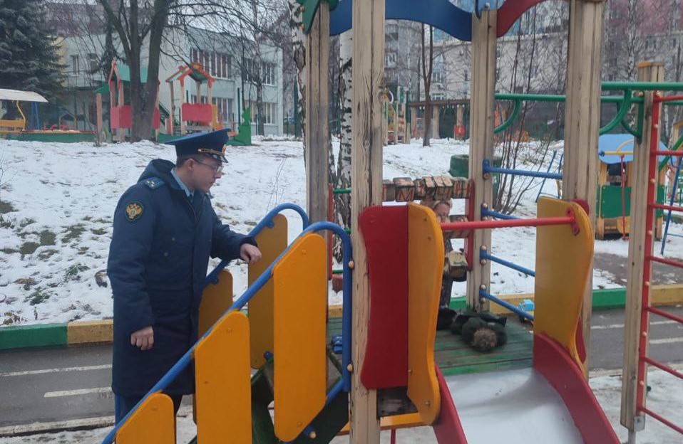 Тело 3‑летнего ребенка обнаружили на площадке детского сада в Нижнем Новгороде