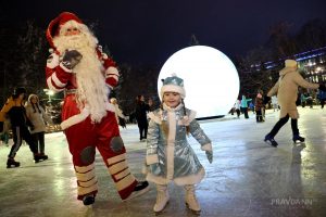 Опубликованы фото с открытия катка в парке «Швейцария»