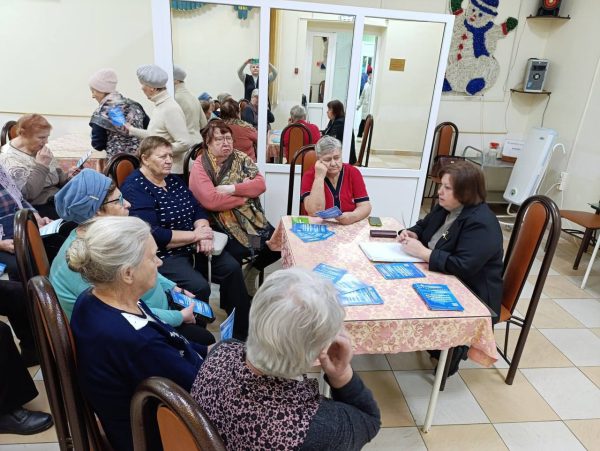 Подопечные пансионата ветеранов войны и труда получили консультации от Госюрбюро