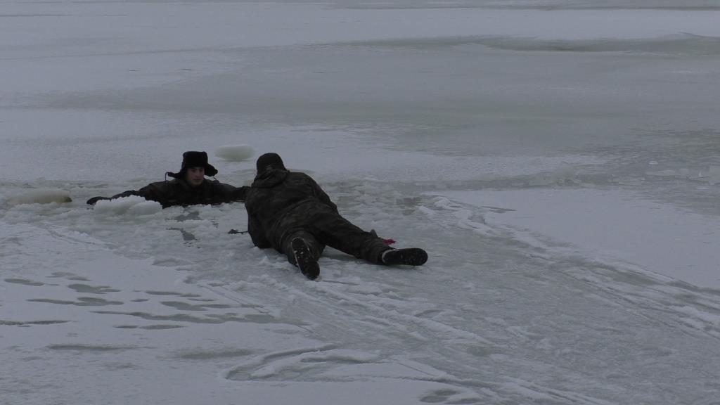 Нижегородцам напомнили о правилах поведения на льду