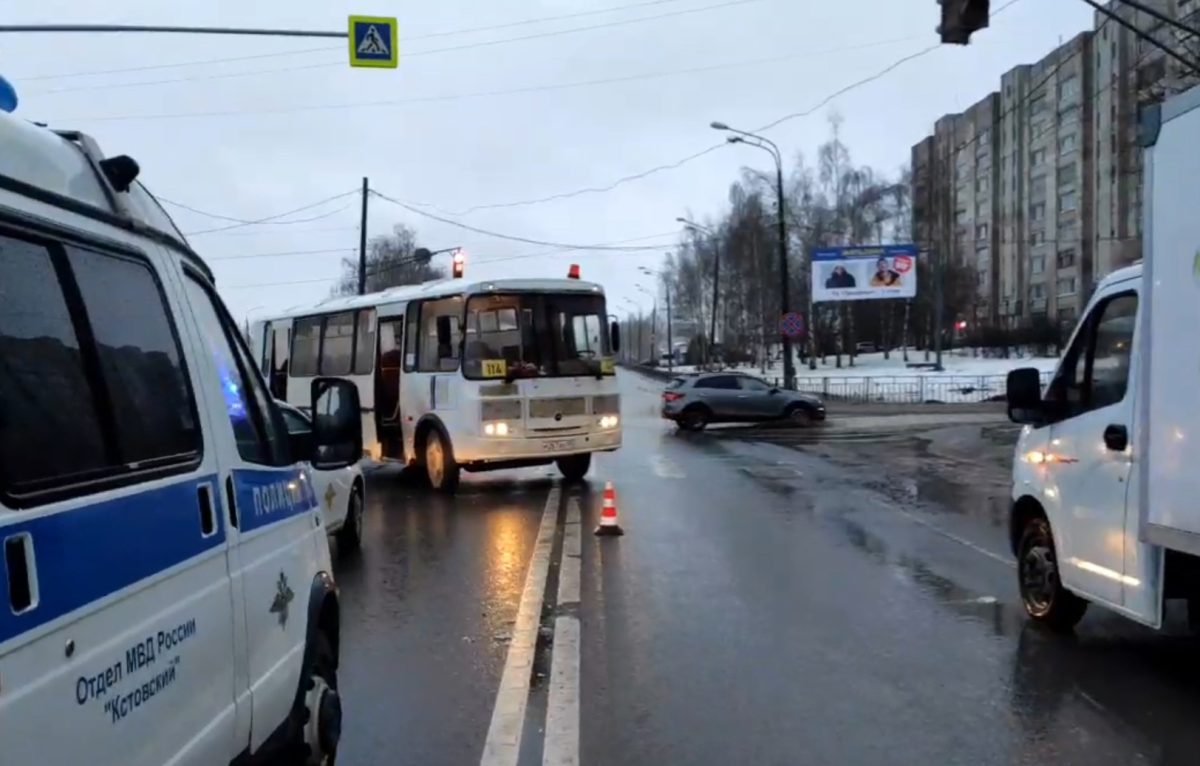 Водитель маршрутки сбил школьника на пешеходном переходе в Кстове