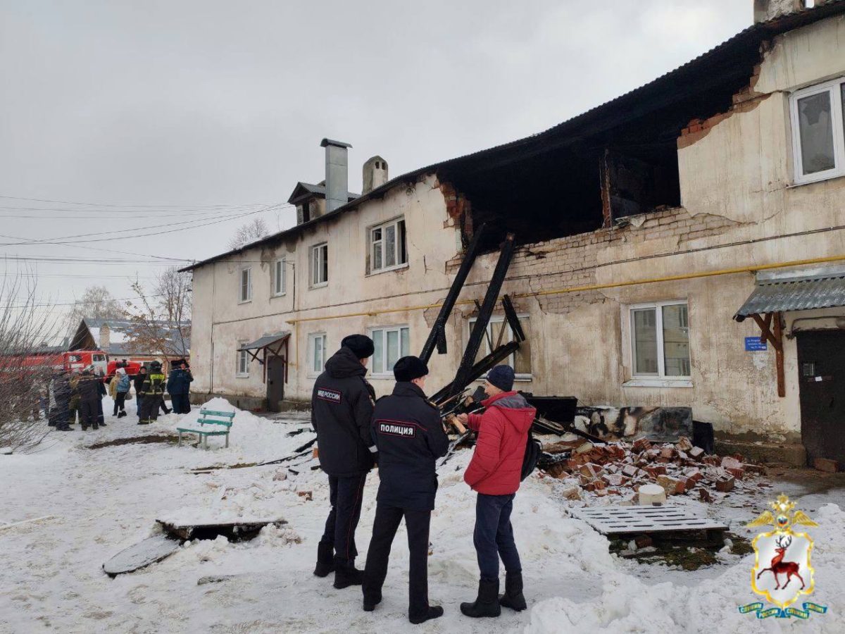 Полицейские охраняют имущество жителей после взрыва газа в Богородске