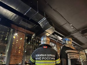 Пожар произошел в гастробаре «Искры» на Нижневолжской набережной