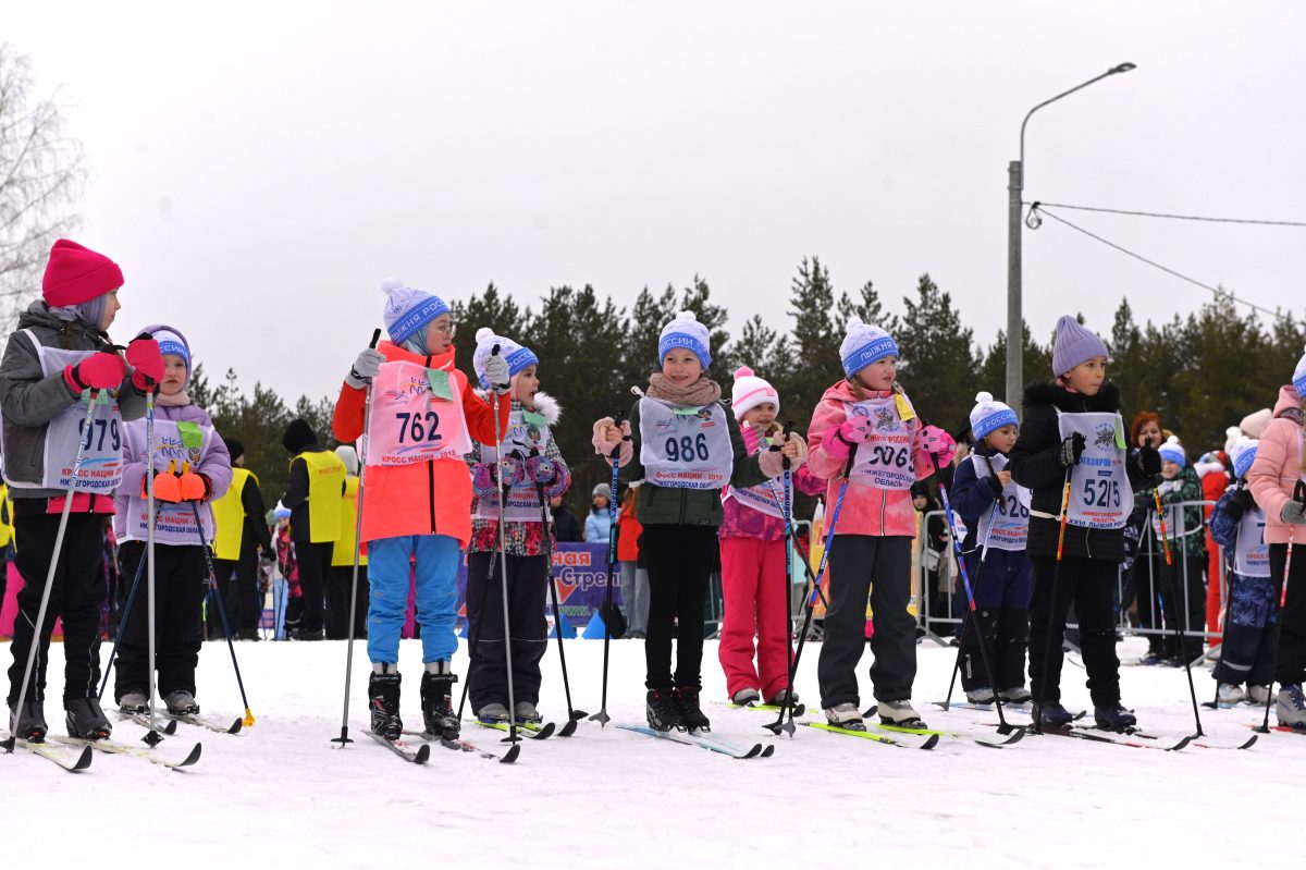 Около 800 человек вышли на старт массовой гонки «Лыжня России» в Дзержинске