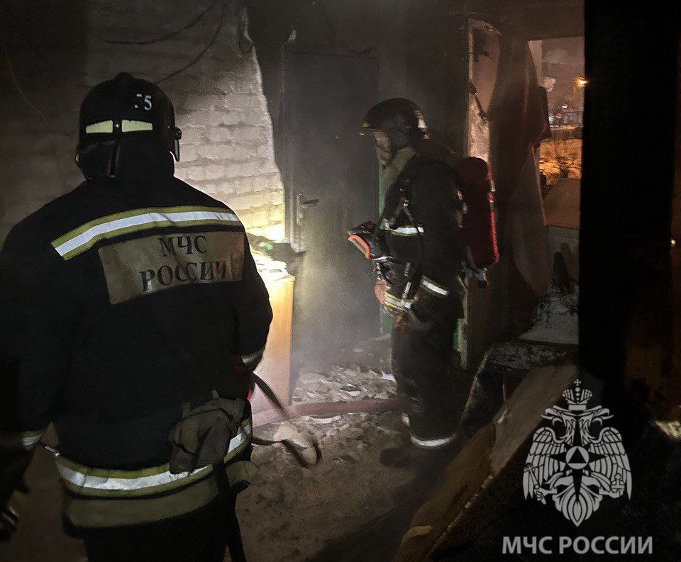 Трёх человек спасли во время пожара в многоэтажном доме в Павлове