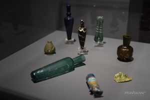 Невыносимая хрупкость бытия: выставка в «Арсенале» по-новому исследует предметы разных эпох и культур