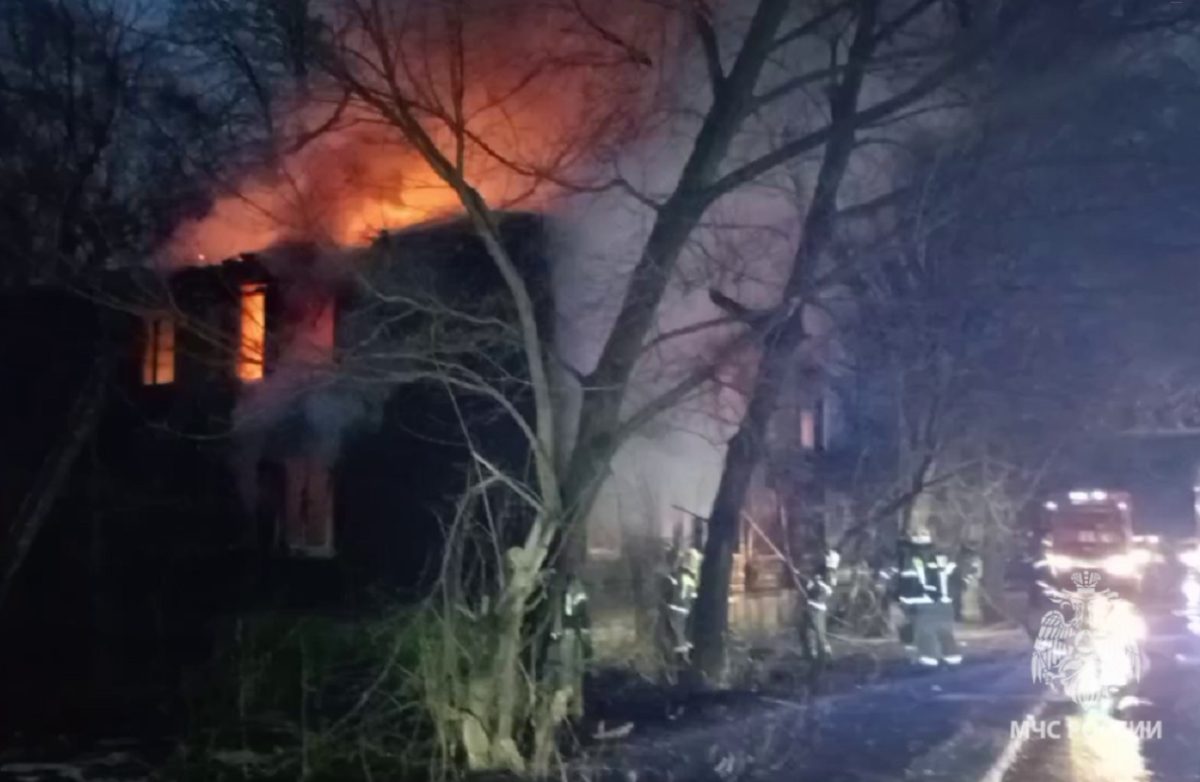 Пожар в нежилом доме в Ленинском районе локализован