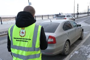 Пешие инспекторы начали работать на платных парковках Нижнего Новгорода