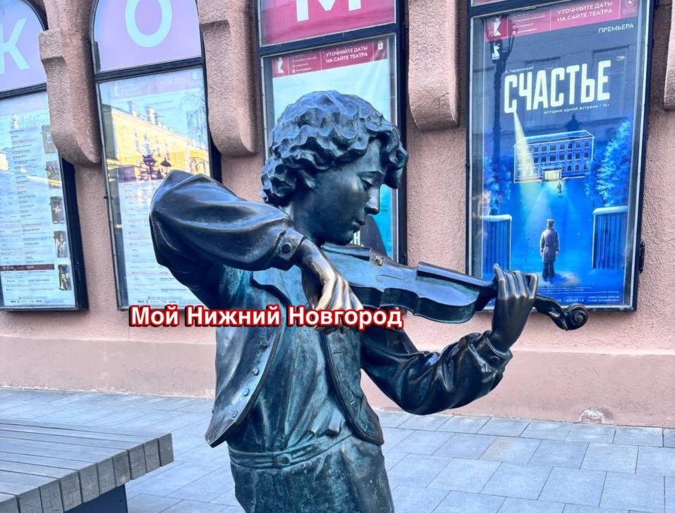 Скрипач на Большой Покровской улице вновь лишился своего смычка