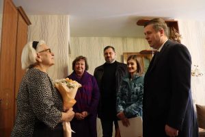 Андрей Гнеушев навестил нижегородку, чьи сыновья ушли на&nbsp;СВО