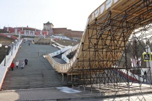 Ледовая трасса для айс-кросса на Чкаловской лестнице