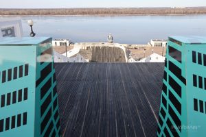 Ледовая трасса для айс-кросса на Чкаловской лестнице