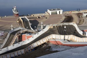 Ледовая трасса для айс-кросса на Чкаловской лестнице