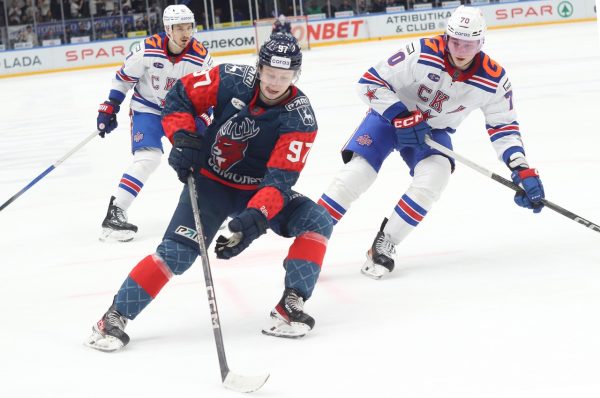 Нападающий Михаил Абрамов продлил контракт с ХК «Торпедо»