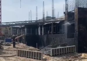 Пожар в строящемся здании произошел на улице Сутырина в Нижнем Новгороде