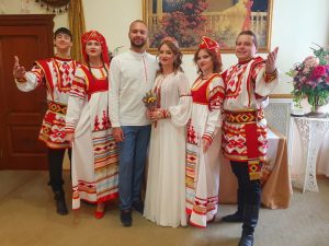 В Нижнем Новгороде на Красную горку состоялись свадьбы в русском народном стиле