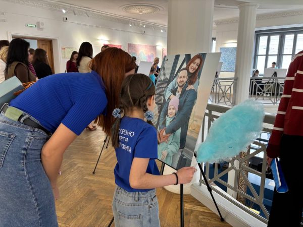 Более 200 нижегородцев посетили мероприятие в поддержку семей, воспитывающих детей с расстройством аутистического спектра