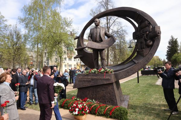 В Нижнем Новгороде открыли памятник Герою труда РФ Николаю Жаркову