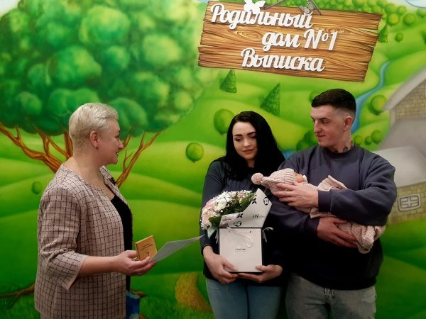 Более двух тысяч новорожденных зарегистрировали сотрудники ЗАГС в роддомах Нижегородской области с начала марта