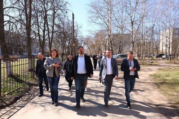 Михаил Клинков обсудил вопросы благоустройства на округе №19