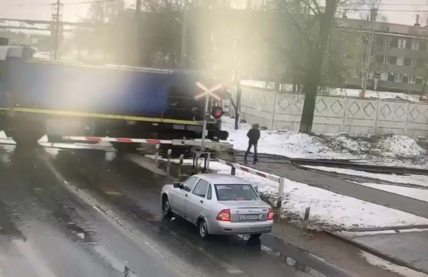 Мужчина попал под локомотив на железной дороге в Выксе