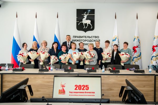 В Нижегородской области 10 матерям бойцов СВО вручили почетный знак «Признание»