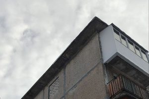 ДУК отремонтировал крышу многоэтажки в Дзержинске после вмешательства ГЖИ