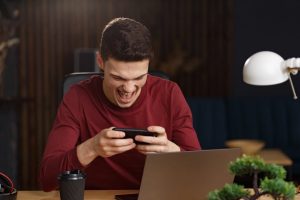 40% пользователей играют в игры на смартфонах в рабочее время – big data&nbsp;T2