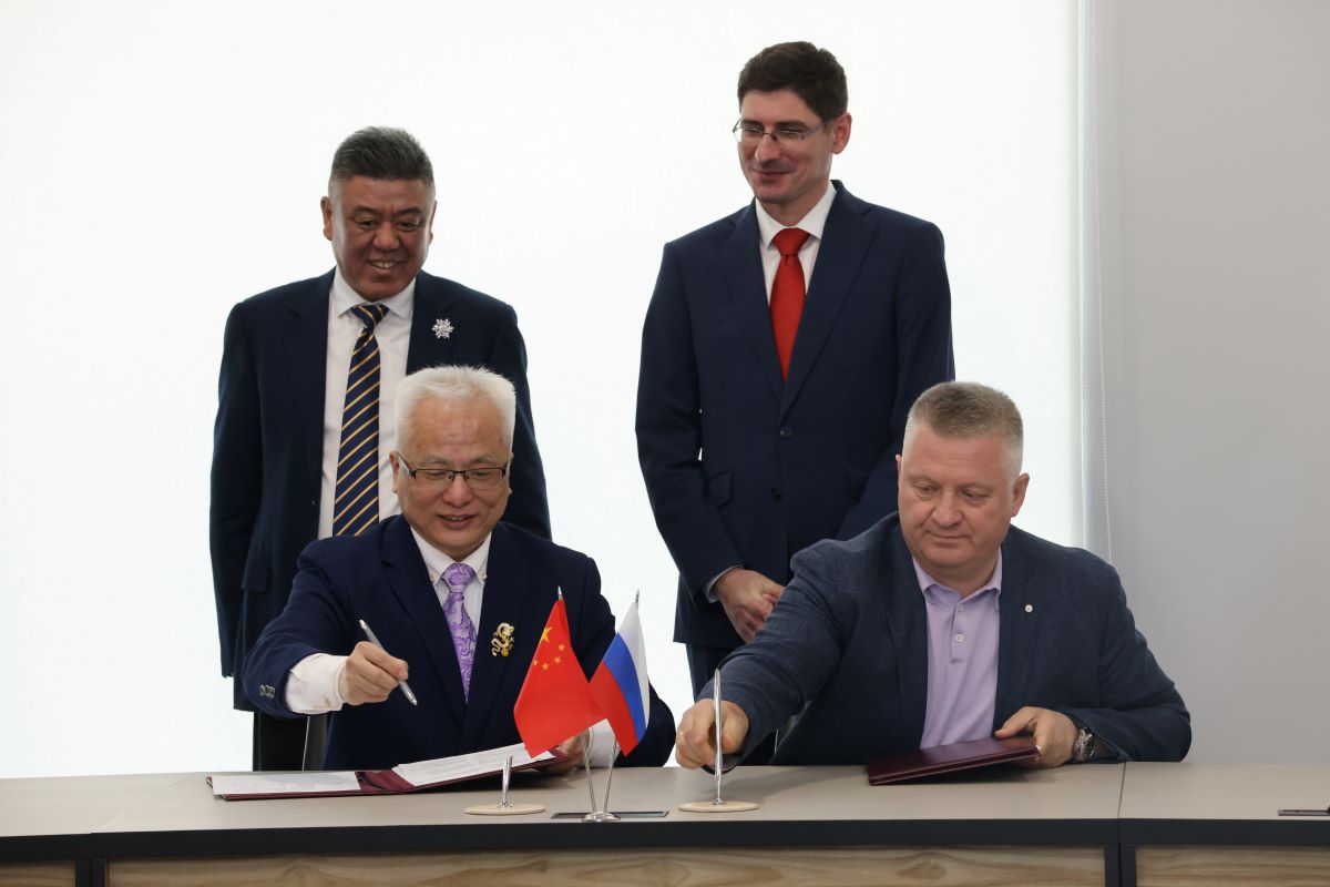 Александр Воложанин