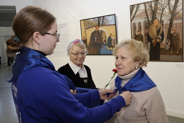 В Нижнем Новгороде стартовала международная акция «Синий платочек Победы»
