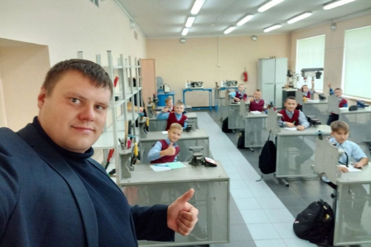 Артём Артеев на уроке технологии в Ветлужской школе № 2