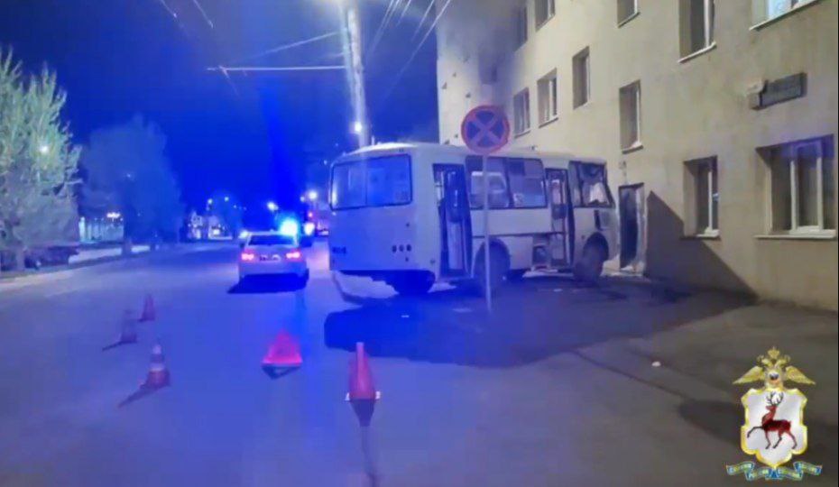 Пять человек пострадали в ДТП с автобусом в Дзержинске