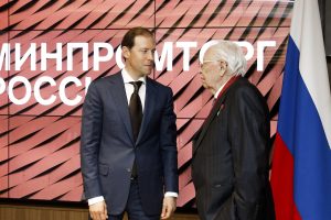 С главой Минпромторга РФ Денисом Мантуровым
