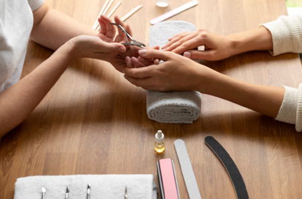 Хирург Виктория Лукашевич рассказала, чем опасна даже небольшая рана на пальце