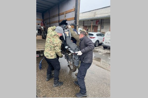 Роман Пермяков передал собственный мотоцикл бойцам СВО