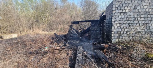 Две хозяйственные постройки уничтожил пожар в Нижнем Новгороде