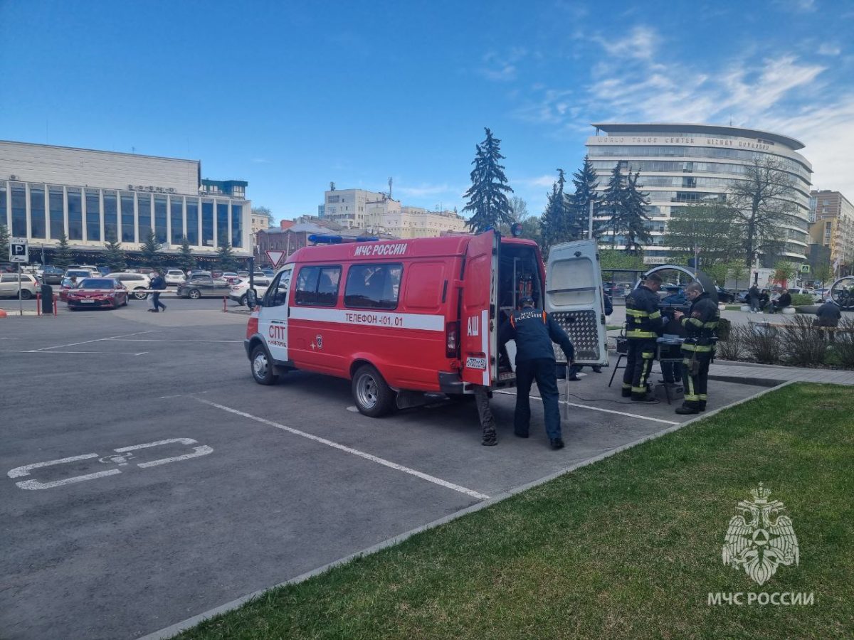 Учения МЧС России проходят в здании банка на Октябрьской улице