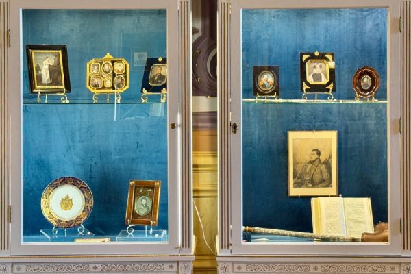 В музее «Усадьба Рукавишниковых» открылась выставка «Свет в тени&nbsp;войны»