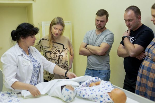 В роддоме №4 Нижнего Новгорода будут проводить занятия для будущих пап