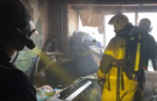 Опубликовано видео тушения пожара в квартире на улице Чаадаева