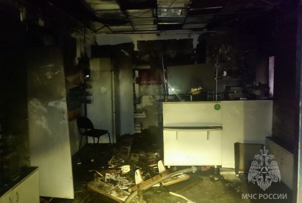 Возгорание компьютера стало причиной пожара в аптеке в Московском районе